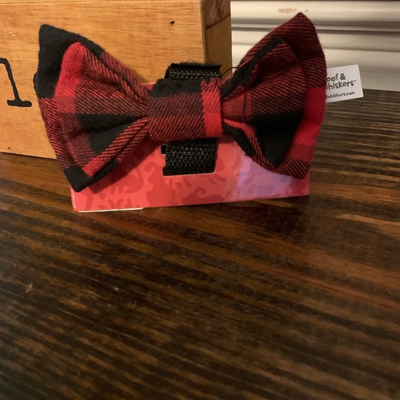 Woof & Whiskers pet bow tie Red flannel Velcro NWT - Picture 3 of 14